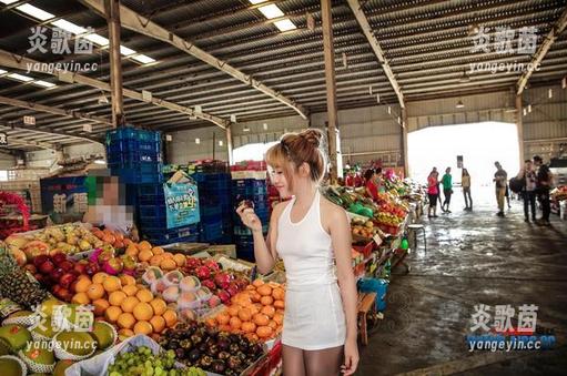 AISS爱丝(钻石版) - 逛街乔装成女神？快下载亚美依的写真集，来探望那些隐藏的小秘密！