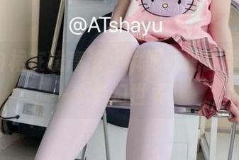 AT鲨白裙在线高清，瞬间就把我带到了另一个梦幻世界！