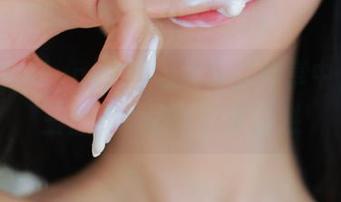 在Addielyn(에디린)的写真分享中，遇见三位少女的俏皮与诱惑