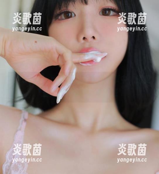 在Addielyn(에디린)的写真分享中，遇见三位少女的俏皮与诱惑