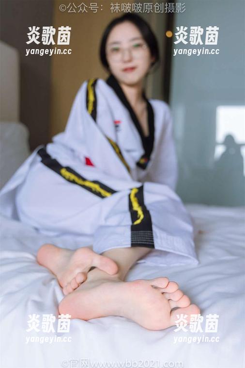 BoBoSocks袜啵啵 - 稚予最新图库：谁能想到双人字拖也可以这么吸引眼球！