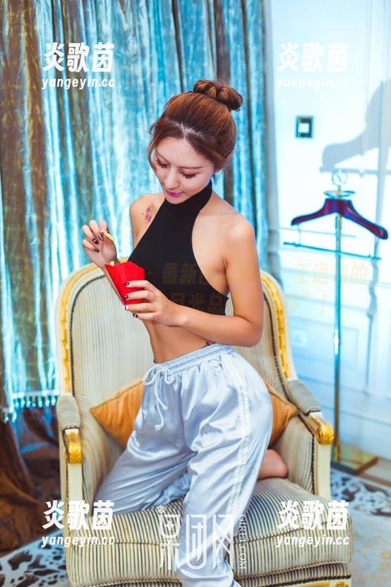 GIRLT果团网-王语纯 GIRLT果团网 - 最新图包曝光!王语纯的裤里丝,我的目光总是“游移”!