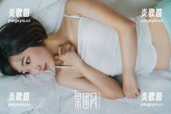 GIRLT果团网-王语纯 GIRLT果团网 - 王语纯校服套图:看这些‘学妹’如何把学习变成了一场时尚秀!