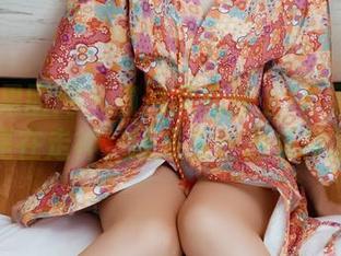 GIRLT果团网 – 当通灵儿遇上JK写真：她到底是在走神，还是在传递某种暗示？