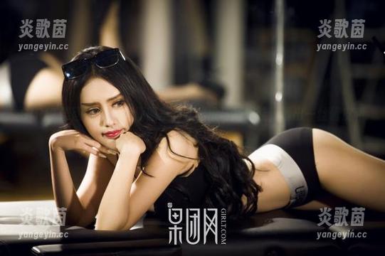 GIRLT果团网-陈雅漫 GIRLT果团网 - 私房原图里的陈雅漫与高跟鞋,透出一丝俏皮和韵味。