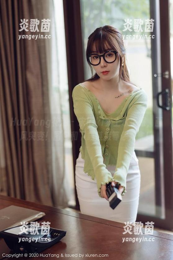HuaYang花漾-宋kiki HuaYang花漾 - 宋kiki穿上水手服,画风突变!图包和下载链接等你来拿!