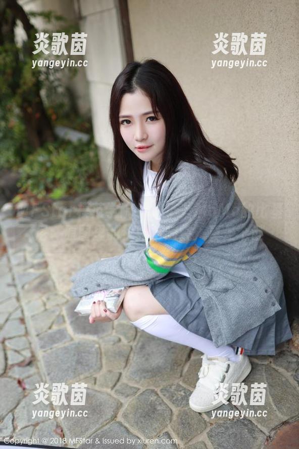MFStar模范学院-伊小七MoMo MFStar模范学院 - 伊小七MoMo的比基尼:原图里的优雅与随性,真是个谜