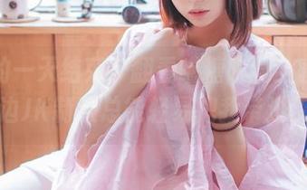 工作的一天结束，翻看喵糖映画全套作品，溪边JK制服总能轻易把我带进梦里。