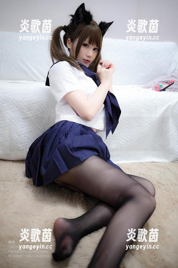 Nyako喵子 Nyako喵子最新美图:牛仔裤说穿就穿,你心动了吗?