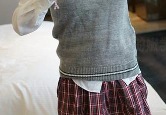 快来围观！ROSI最新图包里的嫩学妹制服，看得我心都化了