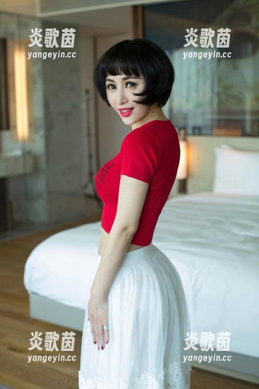 UGirls尤果网 - 原图流出！李思宁的圣诞写真，竟然比你想的还要有趣