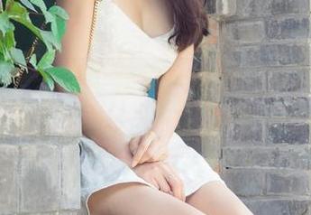 UGirls尤果网 – 程式化的美图？不！田梓茵和她的眼镜给我们带来新的视角！