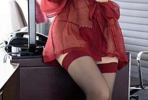 Xiuren秀人网 – 短裙爱好者请注意！FoxYini孟狐狸最新写真带你感受不一样的风情