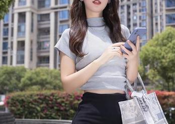 Xiuren秀人网 – 一不小心就被Yuki鱼儿的短裙吸引了，原图免费拿走，真是开心！