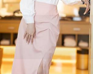 Xiuren秀人网 – 更新了，余贝拉bella女仆写真，这次的眼神…你们感受到那种电流了吗？