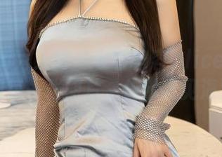 Xiuren秀人网 – 在容容容Alice的海边，定制每一张图片，仿佛听见海浪低语