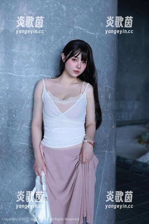 Xiuren秀人网-小薯条nienie Xiuren秀人网 - 小薯条nienie的高清美腿资源:不光腿美,连小心心也在跳!