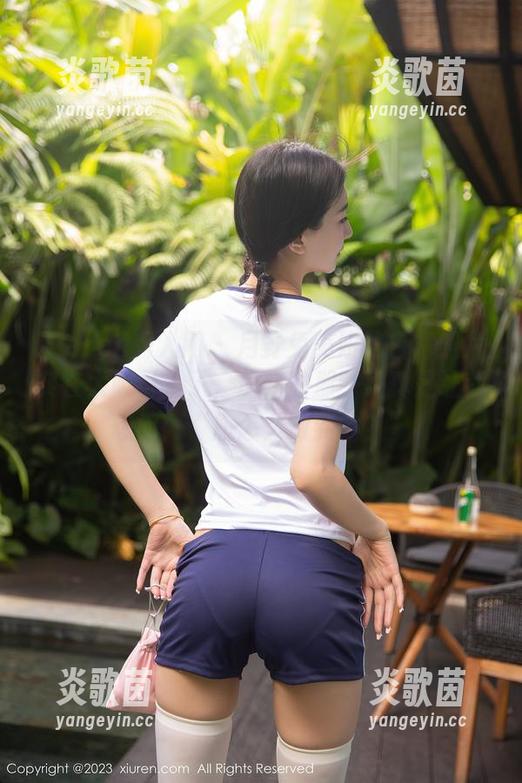 Xiuren秀人网 - 月野兔美妞的白裙照片实在太吸引人了，最新的那一组真是让我想问：“您怎么做到的？”