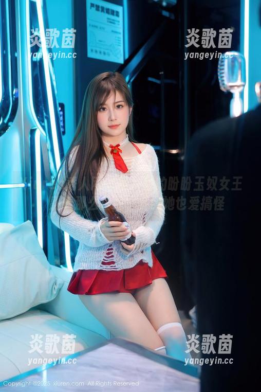 Xiuren秀人网-盼盼玉奴 Xiuren秀人网 - 照片里的盼盼玉奴女王:别看那么正经,其实她也爱搞怪