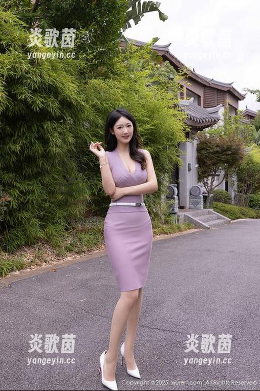 Xiuren秀人网-还是陈梵妮 Xiuren秀人网 - 图包里的还是陈梵妮:体操服衣角轻扬,那一瞬的美好。