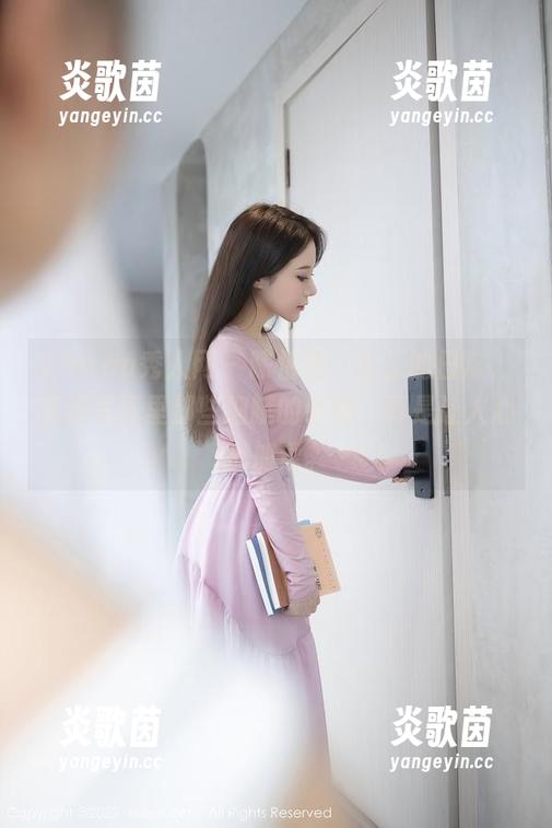 Xiuren秀人网 - 陈怡曼：女王的日常，高清写真里那些细腻的瞬间，真是让人心跳加速。