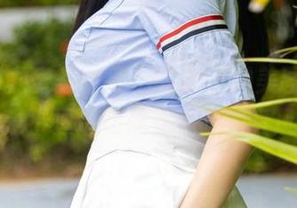 YouMi尤蜜荟 – 不只是护士的美图合集，是小逗逗仿佛是温暖的春风