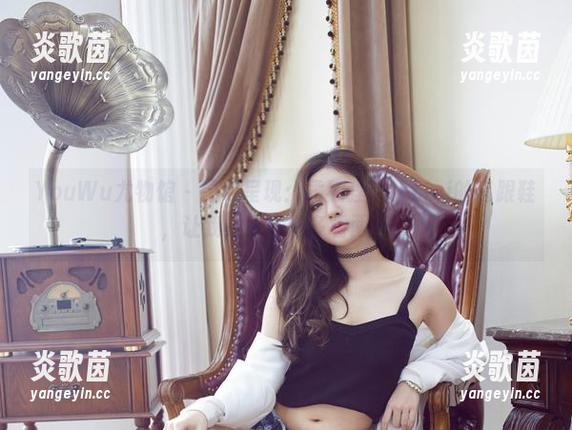 YouWu尤物馆 - 图包呈现：孟狐狸FoxYini的高跟鞋，让我忍不住想多看两眼！