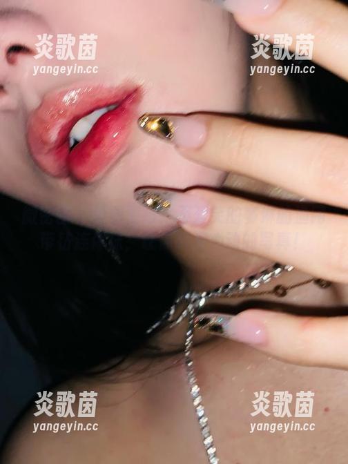 微密圈 - 套图警报！不爱笑的赛琳的渔网带钻连体袜，让你瞬间心动的写真！