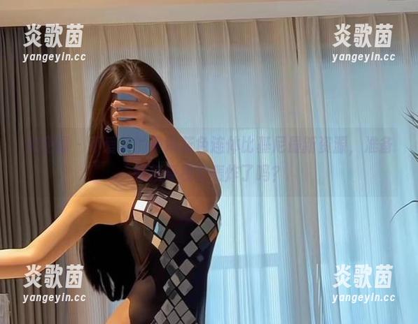 微密圈 - 不爱笑的赛琳蓝色连体比基尼最新资源，准备好接受视觉轰炸了吗？