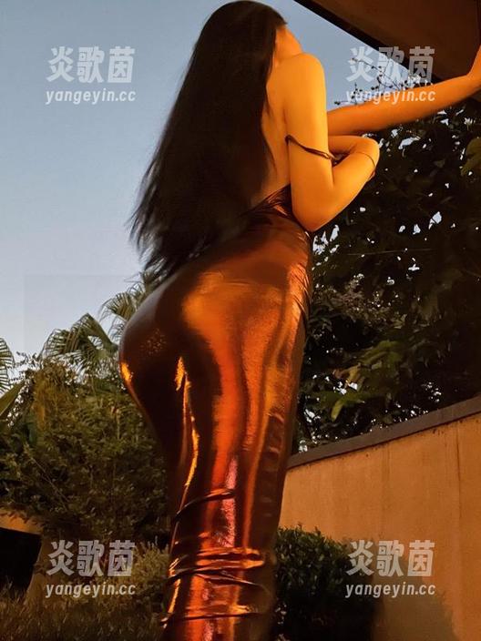 微密圈 - 原图在手，不爱笑的赛琳的渔网黑丝合集让人忍不住多看几眼！