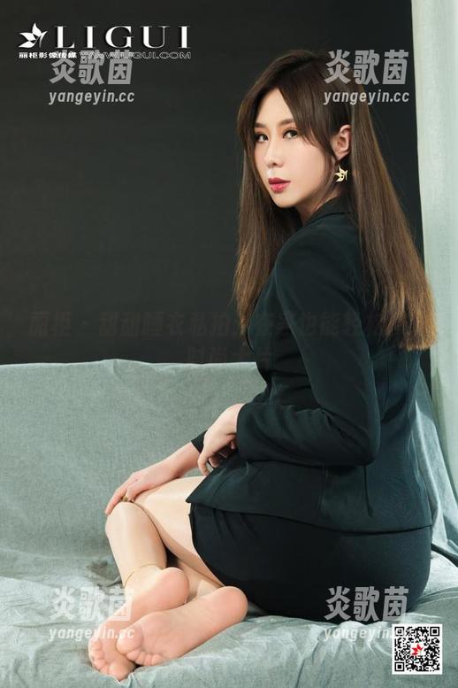 丽柜-甜甜 丽柜 - 甜甜睡衣私拍:在家也能轻松演绎时尚大片