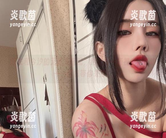胶衣和今汐的无圣光搭配，绝对是一场视觉的狂欢——图包等你来撩！
