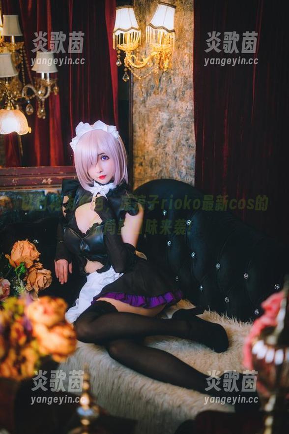 凉凉子rioko 以白裙为底色,凉凉子rioko最新cos的时尚重口味来袭!
