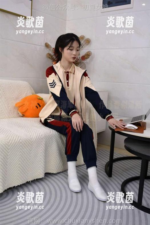 初夏女神-双双 初夏女神 - 双双海军服JK,作品看似清新,实则暗藏无圣光的小心思