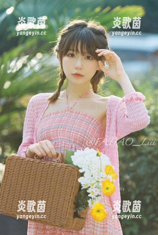 跟着“发条少女yoki”的原图，看看少女的别样风情