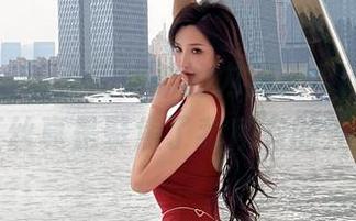 微密圈 – 看了周妍希的内购无水印写真，黑裙红丝真是聚焦了我所有的注意力！