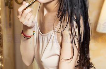 头条女神 – 今夏必看：曼苏拉娜的金色比基尼免费图册，惊艳指数直逼‘食欲’！