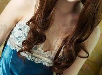头条女神 – 神琦泽步的最新写真：秘书风范，职场小妖精来袭！