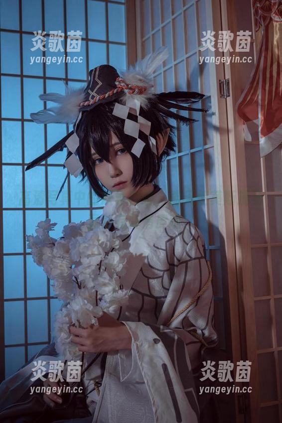 妖君白研 高清写真中的妖君白研,能天使莫斯提马竟然有些俏皮呢!