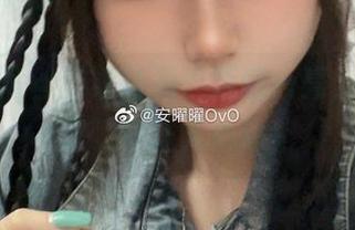 安曜曜黑丝图集精选：眼前一亮，真是‘黑’得让人心动！