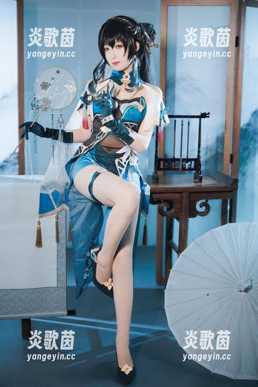 封疆疆v最新作品集：女孩们的自信驾到，别眨眼哦！