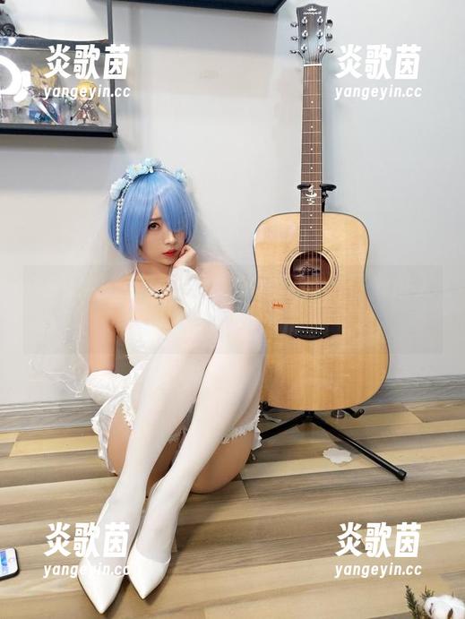 小女巫露娜 一秒钟的小女巫露娜美足写真,仿佛进入了另一个次元