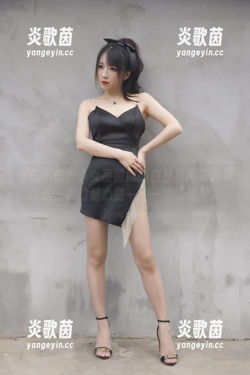 小女巫露娜 你信不信?小女巫露娜的白衬衫高清分享放送,真的是心脏一抽一抽的感觉。