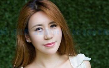 尤物馆 – 别问，问就是：孟狐狸FoxYini灰丝私房合集里藏了什么？