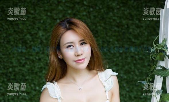 尤物馆 - 别问，问就是：孟狐狸FoxYini灰丝私房合集里藏了什么？