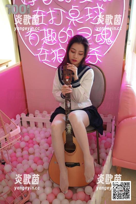 异思趣向-小九 异思趣向 - 小九的校服写真:数学公式加持下,展现不一样的青春与活力!