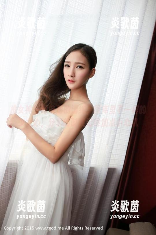 推女神 - 谭晓彤的清纯，图库里不一样的少女心，分享的时候记得加点小心机