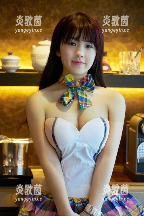 推女郎 - 在易阳的白衬衫里，我感受到了美图和下载的双重魅力！
