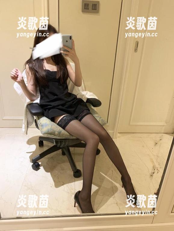 有你喵 微密圈 - 有你喵免费图包:奶牛写真,别问我为什么就是好看,看到你就知道了!