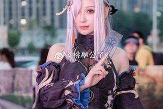 秘书可以不严肃！桃墨公子的私拍图集，随便一瞥都能引发无尽联想。
